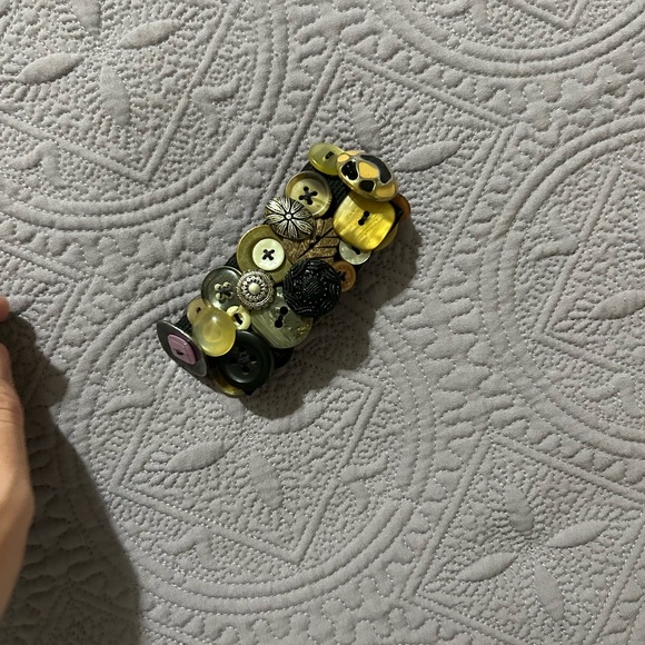 Button bracelet - Picture 3 of 3
